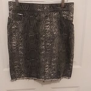Coco + Carmen Gray Mini Skirt Size L